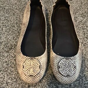 Tory Burch Minnie travel flat. Almost new.